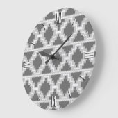 Ikat Aztec Muster - Dunkel und leicht grau / grau Große Wanduhr (Winkel)