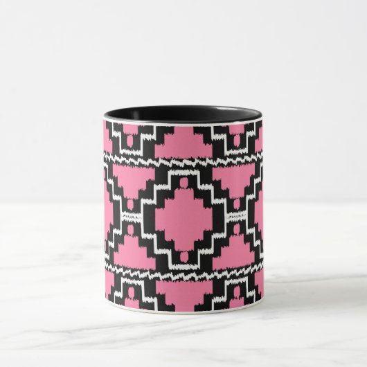 Ikat Aztec Muster - Fuchsienrosa, Schwarz und Weiß Tasse (Zentrum)