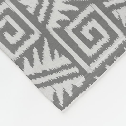Ikat Aztec Muster - Schatten von Grau/Grau Fleecedecke (Ecke)