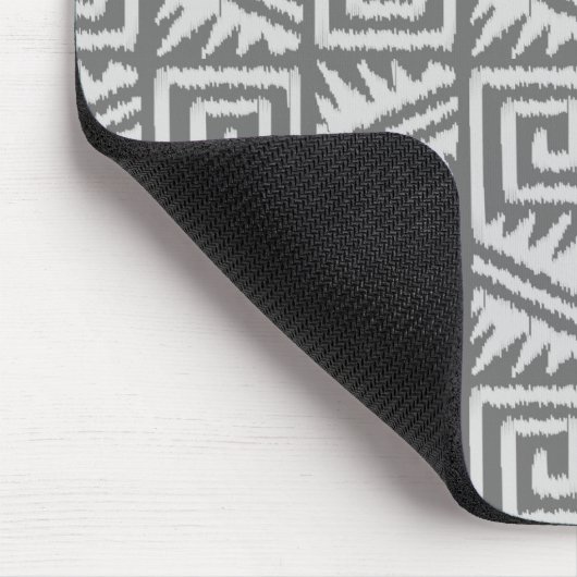 Ikat Aztec Muster - Schatten von Grau/Grau Mousepad (Ecke)