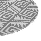 Ikat Aztec Muster - Schatten von Grau/Grau Schneidebrett (Ecke)