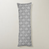 Ikat Aztec Muster - Schatten von Grau/Grau Seitenschläferkissen (Rückseite (Vertikal))