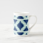 Ikat Aztec Pattern - Indizes und hellblau Porzellantasse (Rechts)