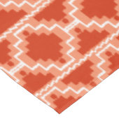 Ikat Aztec Tribal - Rost, Orange und Weiß Tischdecke (Schrägansicht)