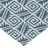 Ikat aztekisches Muster - Indigo und hellblaues Tischdecke (Schrägansicht)