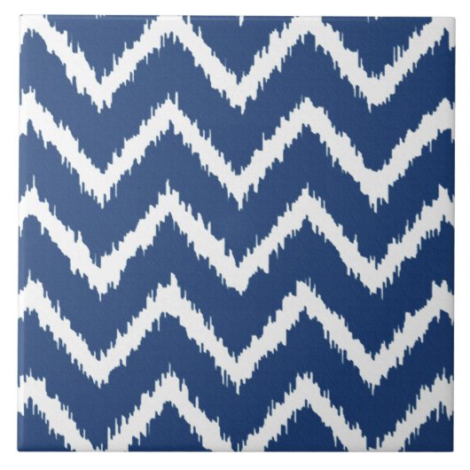 Ikat Chevrons - Marineblau und Weiß Fliese (Vorderseite)