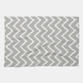 Ikat Chevrons - Silbergrau und weiß Geschirrtuch (Horizontal)