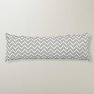 Ikat Chevrons - Silbergrau und weiß Seitenschläferkissen