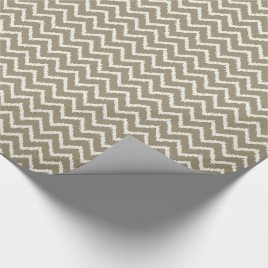 Ikat Chevrons - Taupe tan and Creme Geschenkpapier (Ecke)
