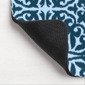 Ikat-Damasmuster - Dunkle Indizierung und hellblau Mousepad (Ecke)