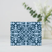 Ikat-Damasmuster - Dunkle Indizierung und hellblau Postkarte (Stehend Vorderseite)
