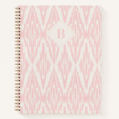 Ikat Diamond Muster in Pastellrosa Monogramm Notizblock (Vorderseite)