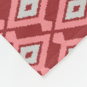 Ikat-Muster - Burgund, Grau und Koralle Fleecedecke