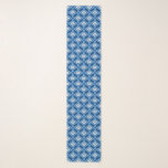 Ikat Muster, Indigo und Denim Blue Schal<br><div class="desc">Langer Schal in einem Navajo-Stammbaum mit gestreiften,  Ikat-gewebten Texturen - Denim blau und cremig weiß auf dunklem indigo/marineblau Hintergrund</div>