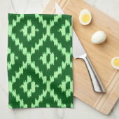 Ikat-Muster - Pine grün und blassgrün Handtuch (Viertel Falte)