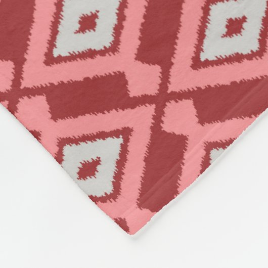 Ikat Pattern - Burgund, Grau und Korallen Fleecedecke (Ecke)