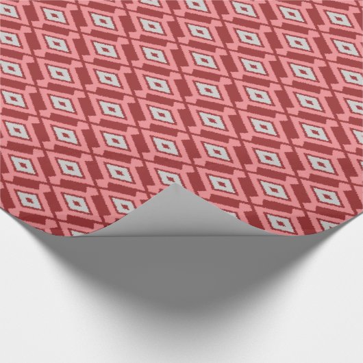 Ikat Pattern - Burgund, Grau und Korallen Geschenkpapier (Ecke)