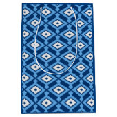 Ikat Pattern - Indigo und Denim Blue Mittlere Geschenktüte (Vorderseite)