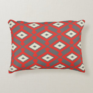 Ikat Pattern - Rot, Grau und Beige Dekokissen
