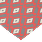 Ikat Pattern - Rot, Grau und Beige Tischdecke (Schrägansicht)