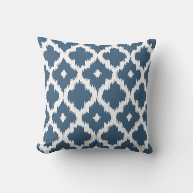 Ikat Quatrefoil Muster-dunkles Denim-Blau Kissen (Vorderseite)