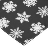 Ikat-Schneeflocken - Schwarzweiß Tischdecke (Schrägansicht)
