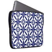 Ikat Star Pattern - Navy Blue und White Laptopschutzhülle (Vorne Rechts)
