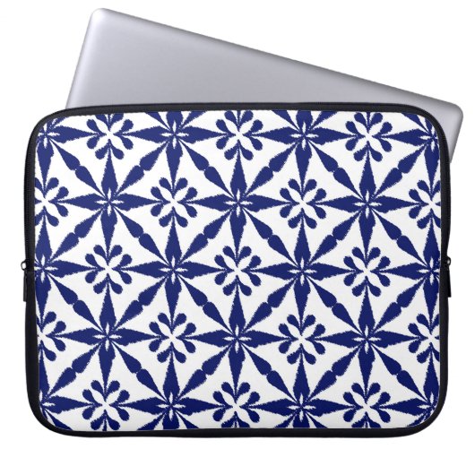 Ikat Star Pattern - Navy Blue und White Laptopschutzhülle (Vorderseite)