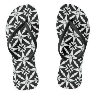 Ikat Star Pattern - Schwarz und Weiß Badesandalen