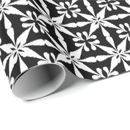 Ikat Star Pattern - Schwarz und Weiß Geschenkpapier (Rolleneckpunkt)
