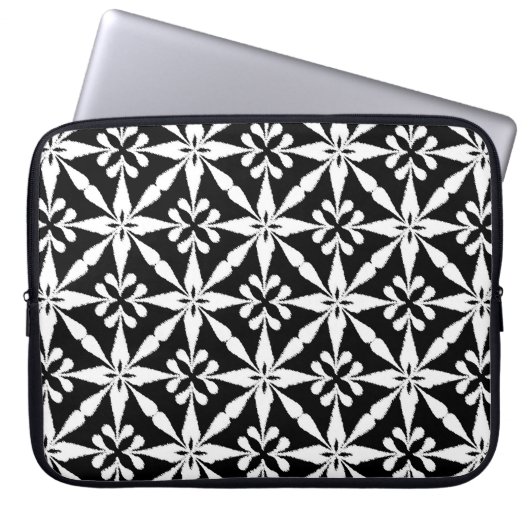Ikat Star Pattern - Schwarz und Weiß Laptopschutzhülle (Vorderseite)