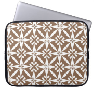 Ikat Star Pattern - Taupe Tan und White Laptopschutzhülle