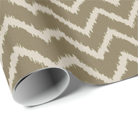Ikat Zickzack Pattern - Taupe tan und Beige Geschenkpapier (Rolleneckpunkt)