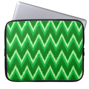 Ikat-Zickzack Streifen - Kiefer und Kalkgrün Laptopschutzhülle