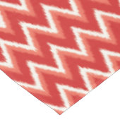 Ikat-Zickzack Streifen - Rost-Orange und Weiß Tischdecke (Schrägansicht)
