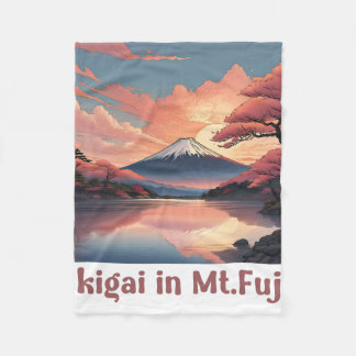 "Ikigai im Fuji: Serene Japanese Art Poster Fleecedecke