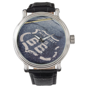 Ikonenhafte Armbanduhr des Weg-66