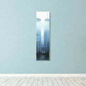 Ikonische Zwillingstürme hinter der vertikalen Lei Leinwanddruck (Insitu (Holzboden))