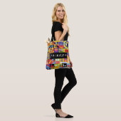Ikonisches FRIENDS™-Muster Tasche (Am Model)