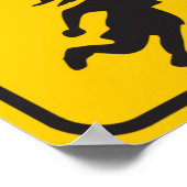 Illegale Außerirdischen, die das Autobahnzeichen ü Poster (Ecke)