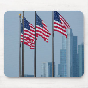 Illinois, Chicago. Navy Pier, US-Flaggen wehend Mousepad