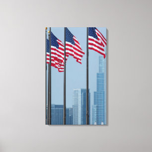 Illinois, Chicago. Navy Pier, wehende US-Flaggen Leinwanddruck