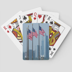 Illinois, Chicago. Navy Pier, wehende US-Flaggen Spielkarten