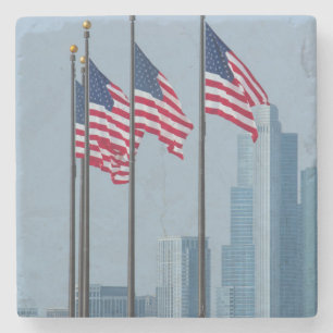 Illinois, Chicago. Navy Pier, wehende US-Flaggen Steinuntersetzer