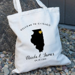 Illinois Hochzeit in Urlaubsort Begrüßungsbeutel T Tragetasche<br><div class="desc">Hochzeitswochenende Begrüßungsgeschenktasche für Gäste aus der Stadt,  um Ihre Hochzeit zu feiern,  mit dem Bild von Illinois,  mit goldenem Herzen. Fülle die Tasche mit deinen Lieblingsgoodies.</div>