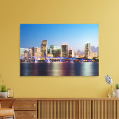 Illuminated skyline of downtown Miami at dusk Leinwanddruck (Insitu (Wohnzimmer))