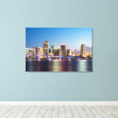 Illuminated skyline of downtown Miami at dusk Leinwanddruck (Insitu (Holzboden))