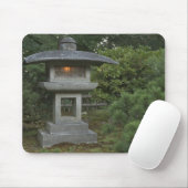 Illuminated stone lantern in Japanese Garden Mousepad (Mit Mouse)