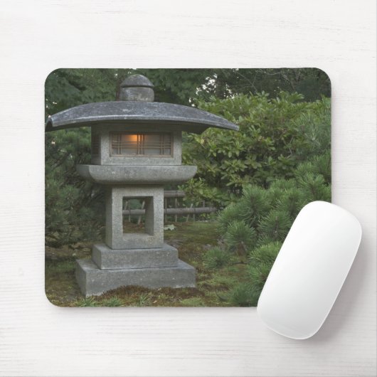 Illuminated stone lantern in Japanese Garden Mousepad (Mit Mouse)