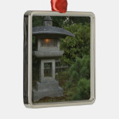 Illuminated stone lantern in Japanese Garden Silbernes Ornament (Rechts)